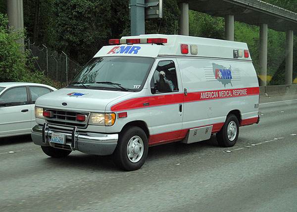 救護車生產(chǎn)廠家簡析車內(nèi)的醫(yī)療配置有哪些？